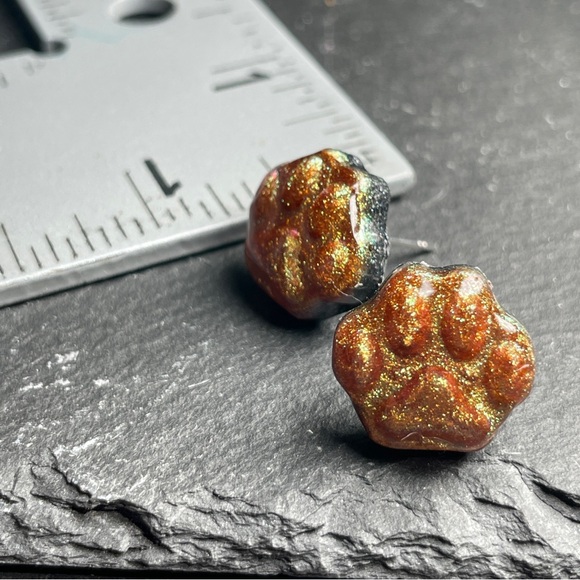 Sparkling Reddish Brown Green Golden Glitter Paw Resin Stud Earrings - Picture 9 of 11